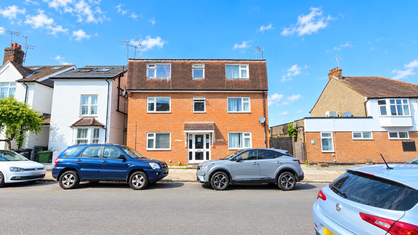 Property for Auction in Northants, Beds & Bucks - 2 Dane Court College Road, St. Albans, Hertfordshire, AL1 5NX