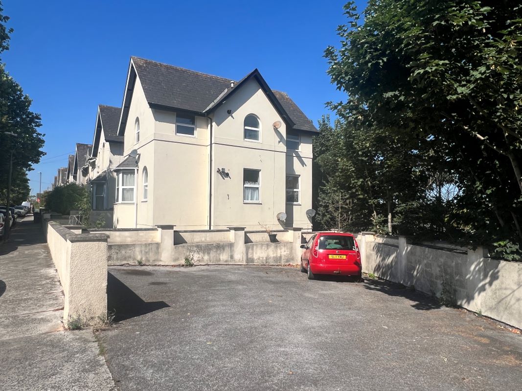 Property for Auction in South West - Flat 6 Longpark Lodge, Torquay, Devon, TQ1 3EG