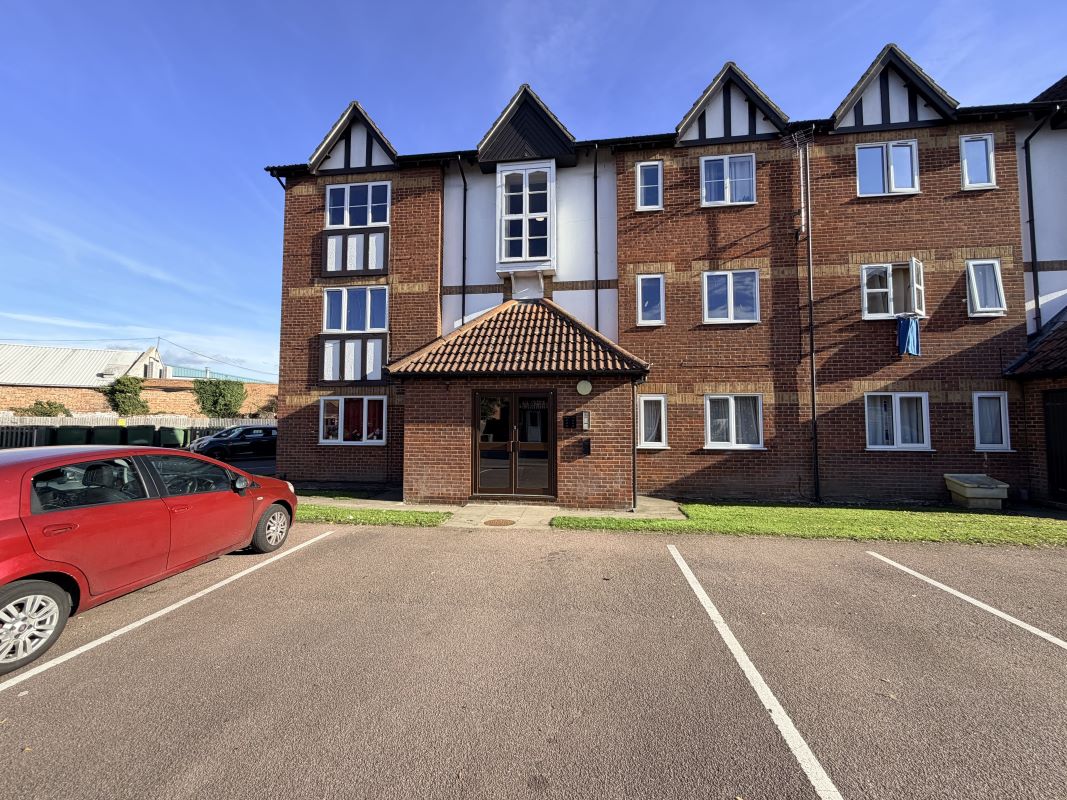 Property for Auction in North West - 42 Mill Close, Wisbech, Cambridgeshire, PE13 3BD