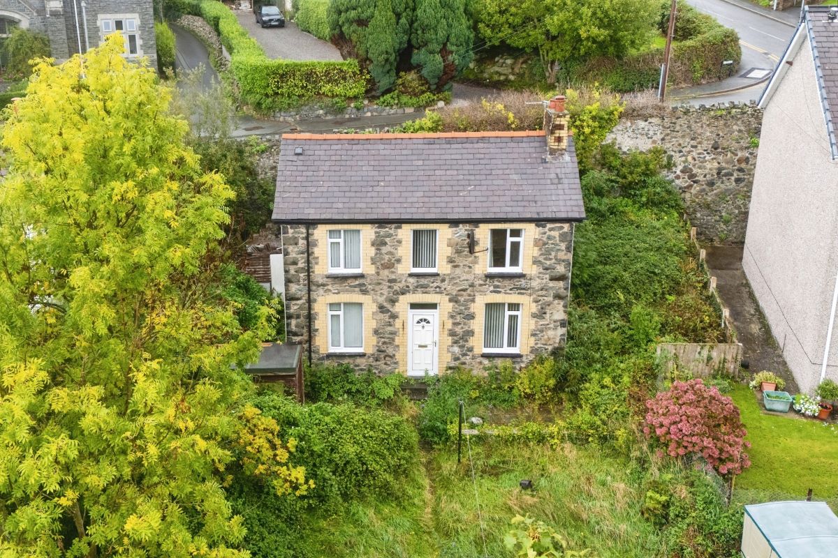 Property for Auction in Wales - Bryn Berllan Bryn Road, Llanfairfechan, Gwynedd, LL33 0SB