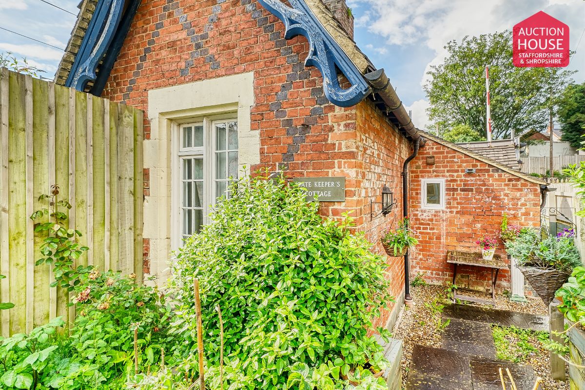 Property for Auction in Cheshire, Staffordshire & Shropshire - Gate Keepers Cottage The Crossings, Stone, Staffordshire, ST15 8EQ