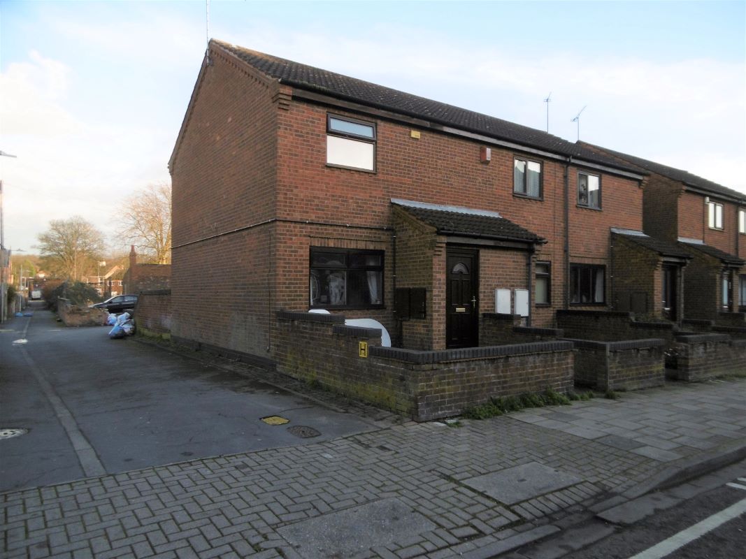 Property for Auction in Lincolnshire - 43 Lea Road, Gainsborough, DN21 1LL