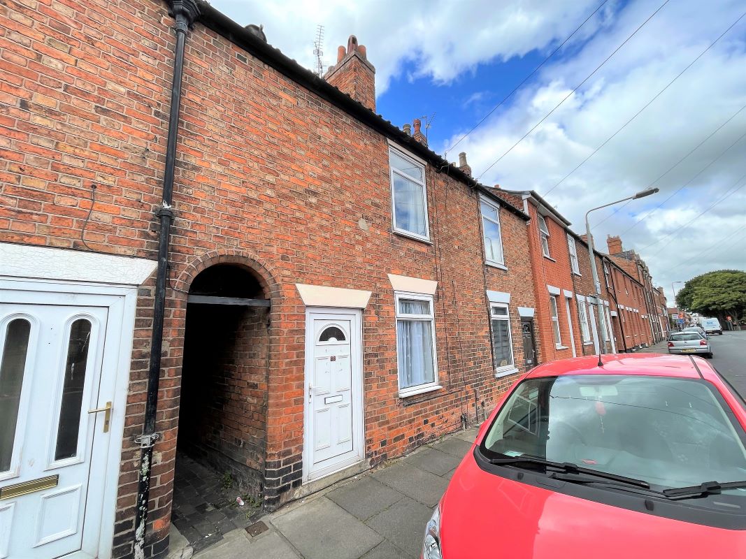 Property for Auction in Nottinghamshire & Derby - 88 Barnby Gate, Newark, Nottinghamshire, NG24 1QN