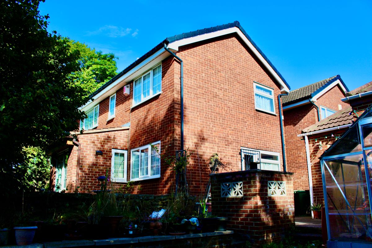 Property for Auction in South Yorkshire - 37 Summerville Road, Stanningley, Pudsey, West Yorkshire, LS28 6EL