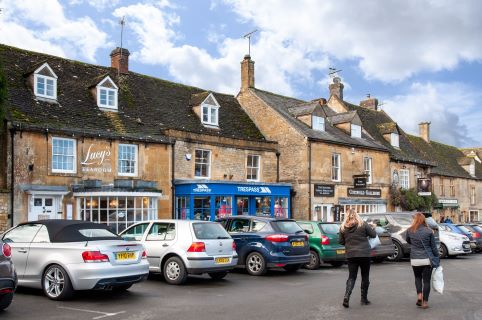 Property for auction in Gloucestershire)