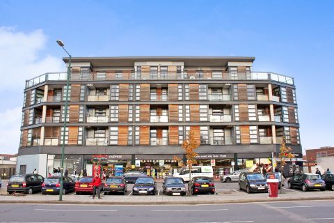 Property for auction in London)