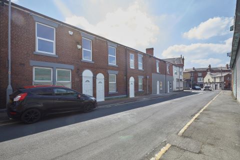 Property for auction in Cheshire)