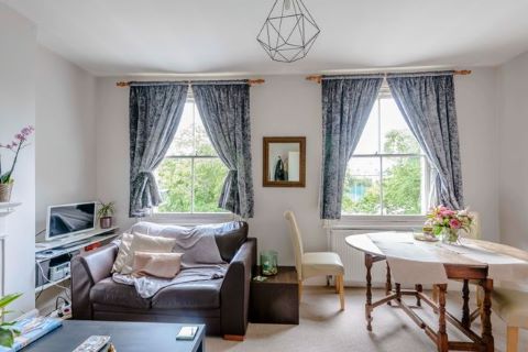 Property for auction in London)