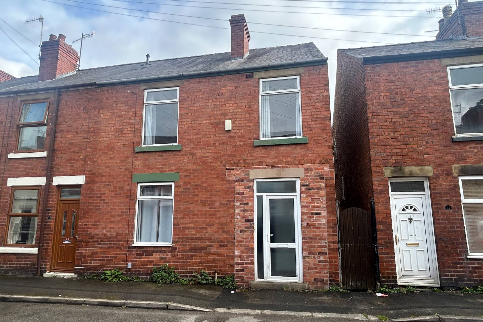 13 New Hall Road, Chesterfield, S40 1HE