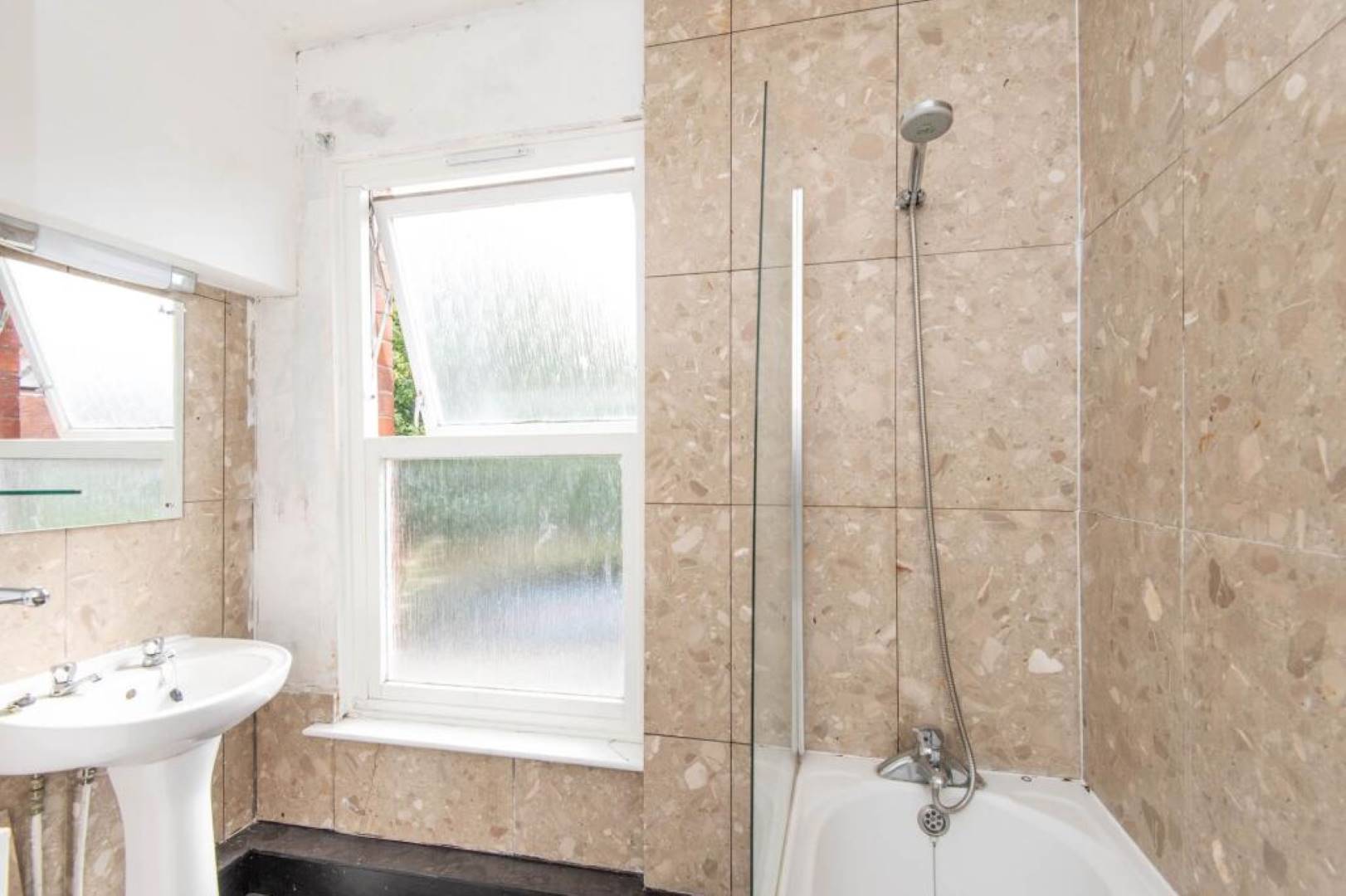 42 Club Garden Road, Sheffield, S11 8BU