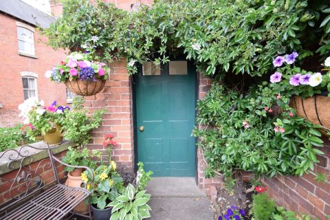 Property for auction in Worcestershire)