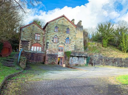 Property for auction in Mid Glamorgan)