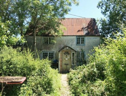 Property for auction in Wiltshire)