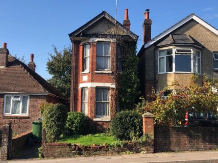 Property for auction in Hampshire)