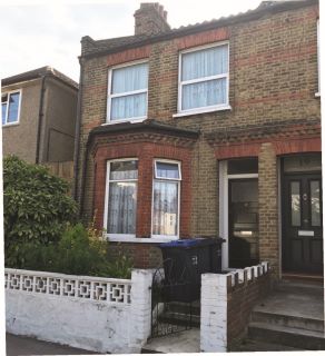 Property for auction in London)
