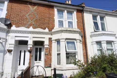 Property for auction in Hampshire)