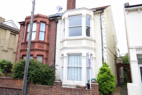 Property for auction in Hampshire)