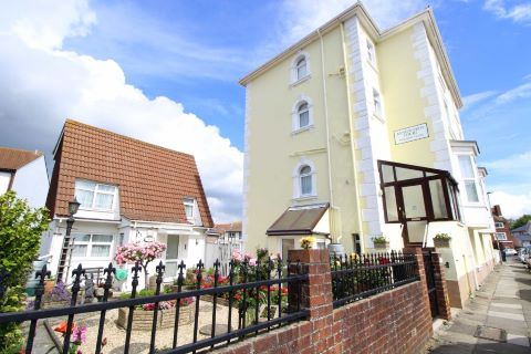 Property for auction in Hampshire)