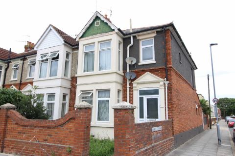 Property for auction in Hampshire)
