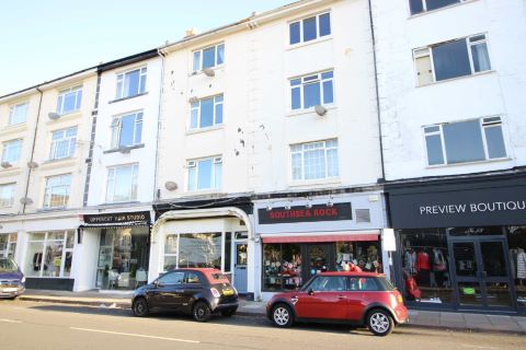 Property for auction in Hampshire)