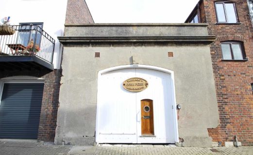 Property for auction in Hampshire)
