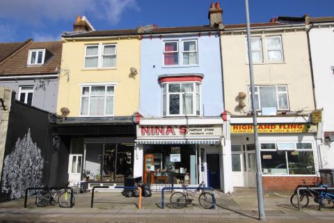 Property for auction in Hampshire)