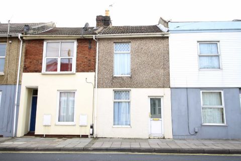 Property for auction in Hampshire)