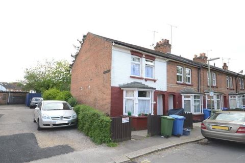 Property for auction in Hampshire)