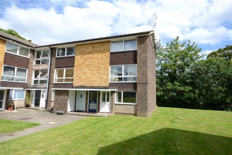 Property for auction in Berkshire)