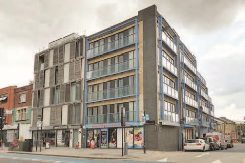 Property for auction in London)