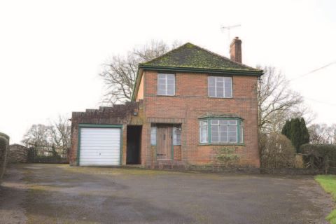 Property for auction in Hampshire)