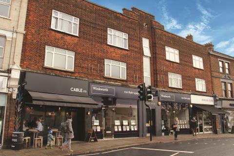Property for auction in London)