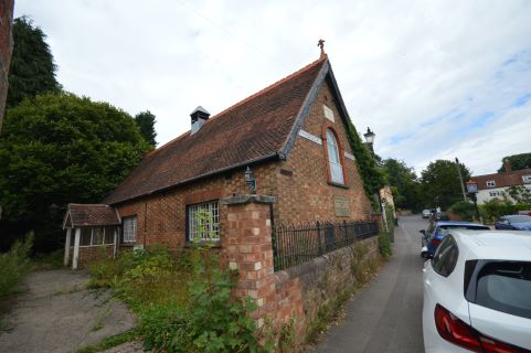 Property for auction in Buckinghamshire)