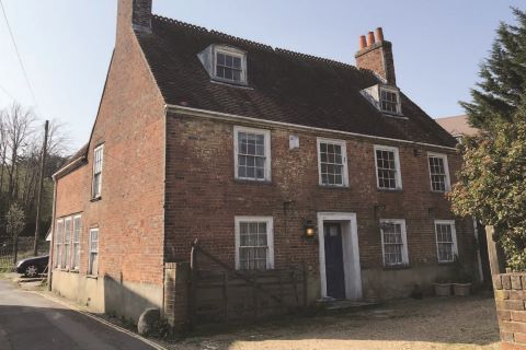 Property for auction in Isle of Wight)