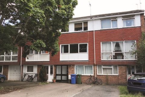 Property for auction in Berkshire)