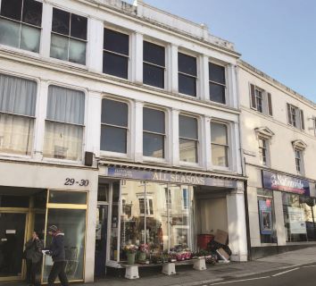 Property for auction in Isle of Wight)