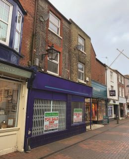 Property for auction in Isle of Wight)
