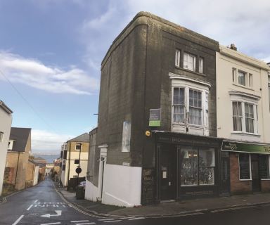 Property for auction in Isle of Wight)