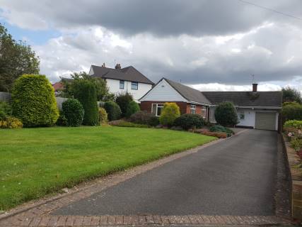 Property for auction in Warwickshire)