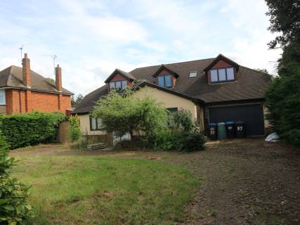 Property for auction in Warwickshire)