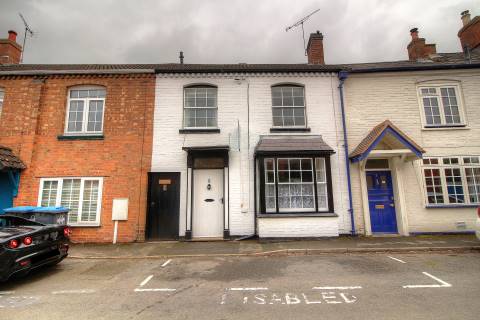 Property for auction in Warwickshire)