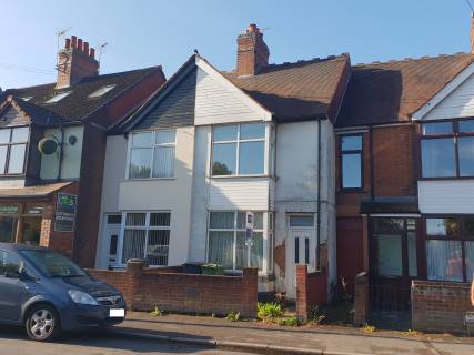 Property for auction in Warwickshire)