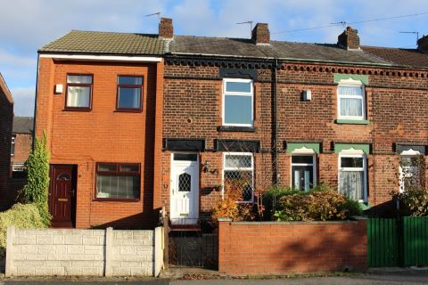 Property for auction in Cheshire)
