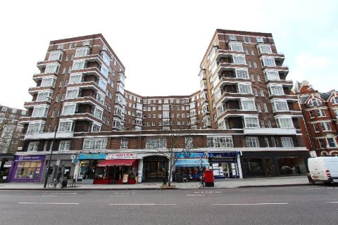 Property for auction in London)