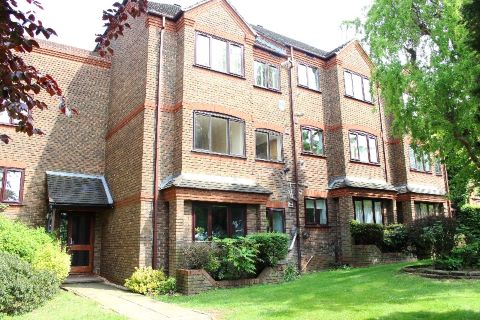 Property for auction in London)