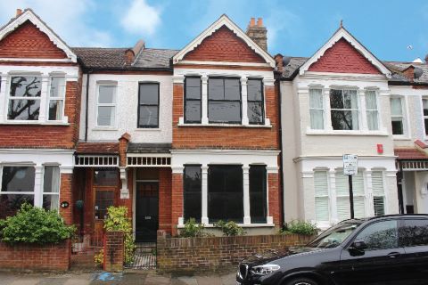 Property for auction in London)