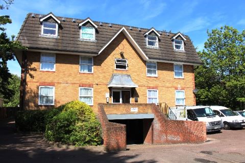 Property for auction in London)