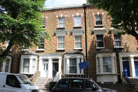 Property for auction in London)