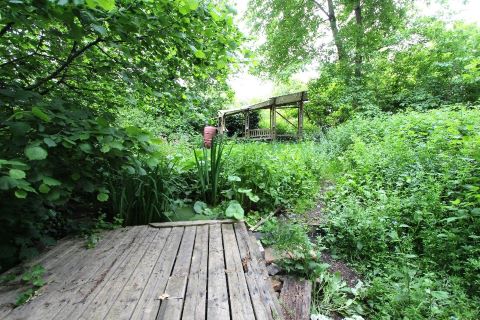 Property for auction in London)