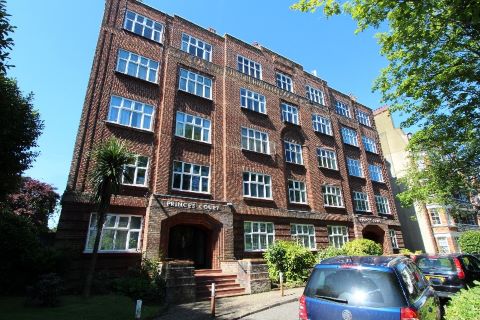 Property for auction in London)